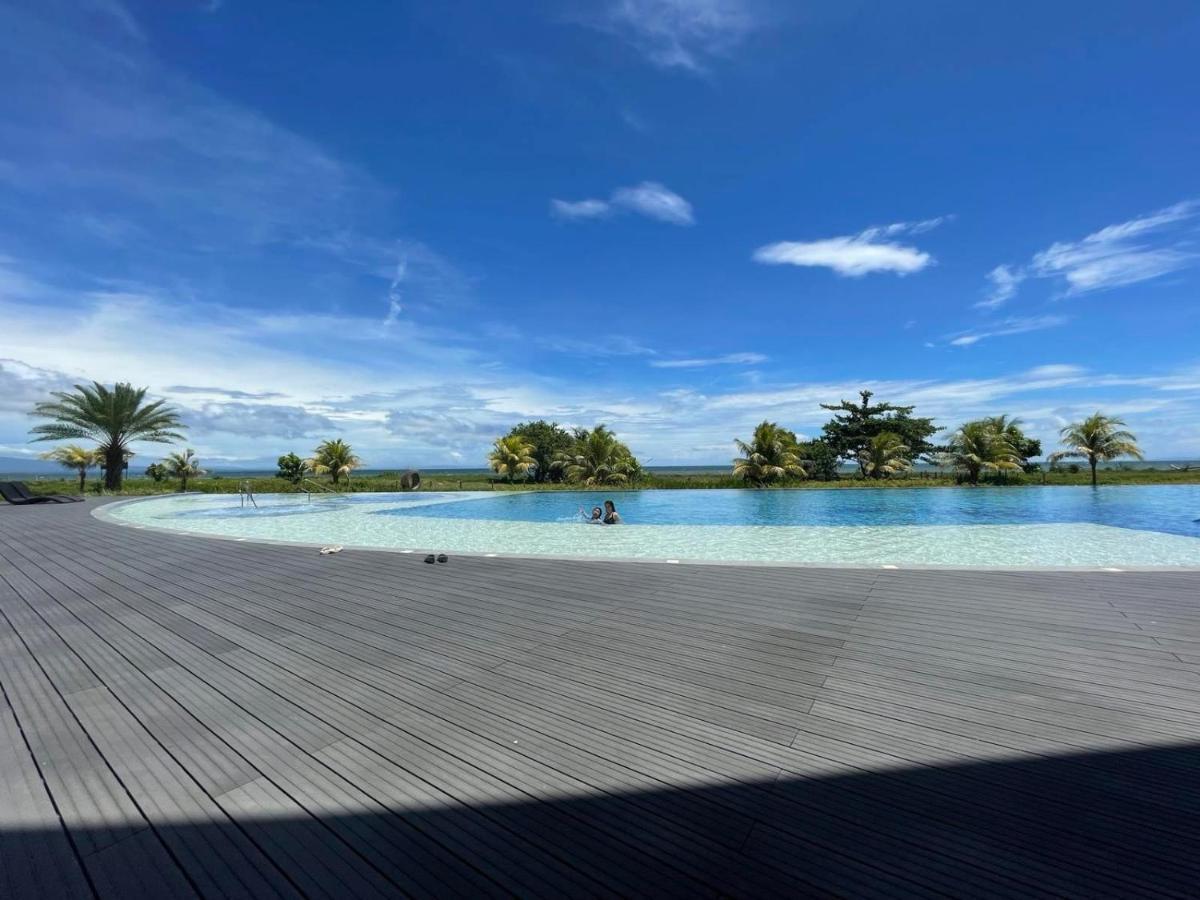 Seafront Residences Vacation Getaway San Juan  Eksteriør billede
